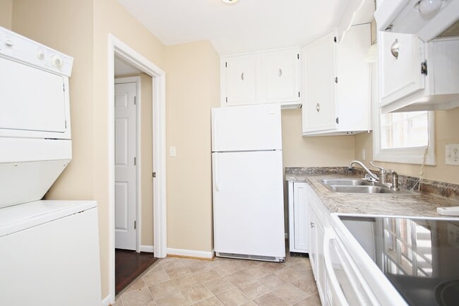 Building Photo - Student-Friendly Fry's Spring Duplex Near UVA