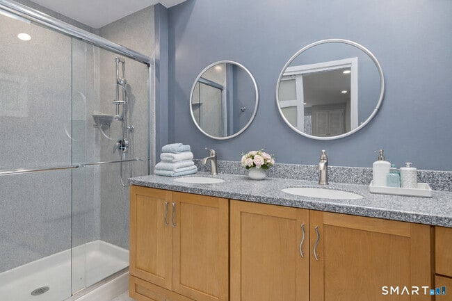 Building Photo - 2 Rockyfield Rd