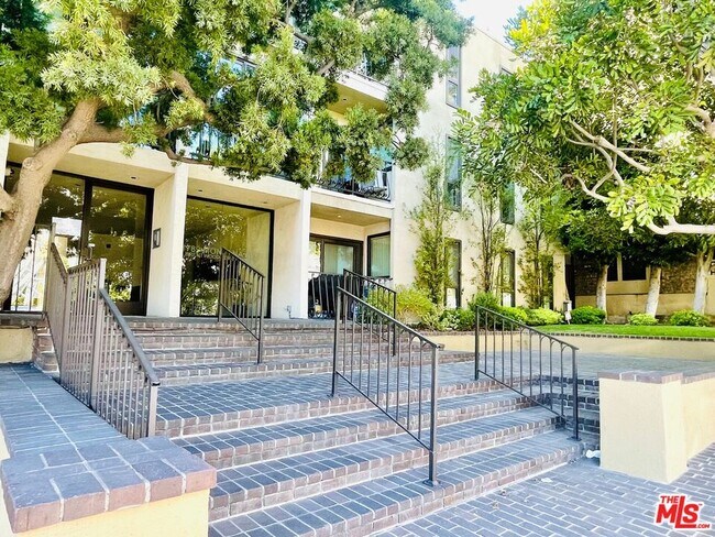 Primary Photo - 11789 Montana Ave