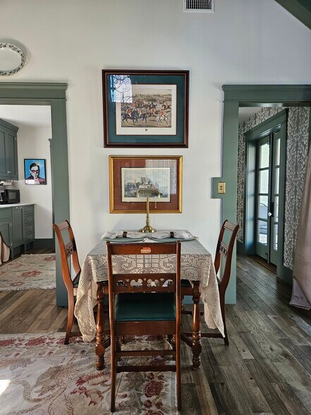 Building Photo - 139 N Ivy Ave