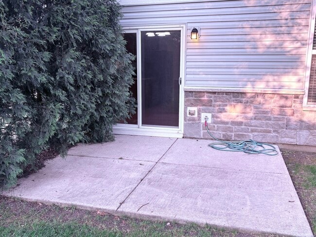 Building Photo - 241 Devoe Dr