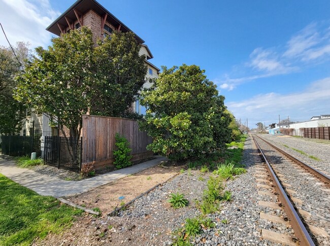 Building Photo - Stunning Corner Unit with Breathtaking Views!