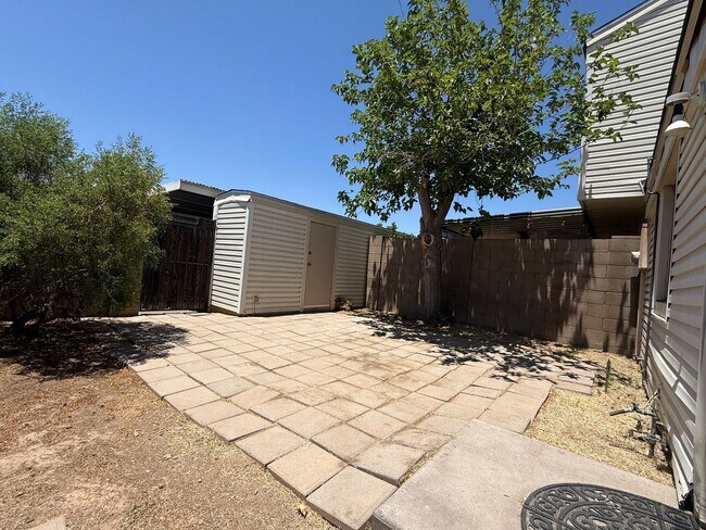 Building Photo - Tempe, Guadalupe and Rural, 2 bed 2 bath single story end unit