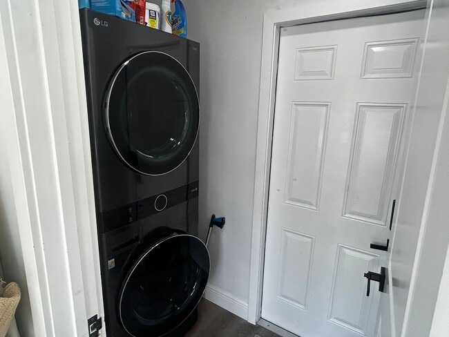 Building Photo - Cozy 2-Bedroom Home in the Heart of St. Petersburg