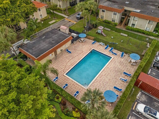 Building Photo - 9730 Hammocks Blvd