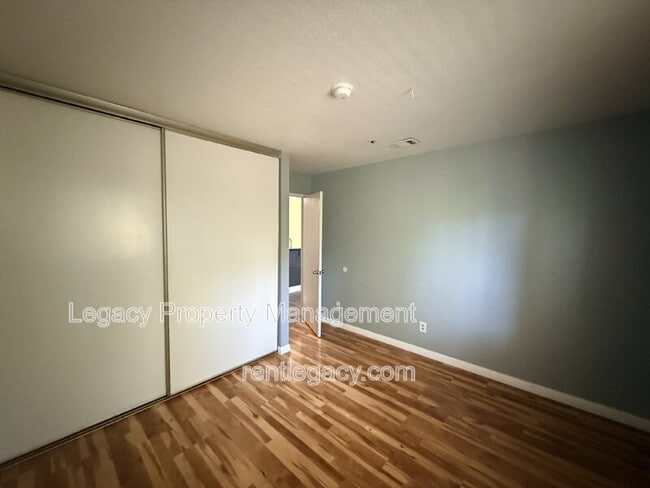 Building Photo - 1019 Dornajo Way