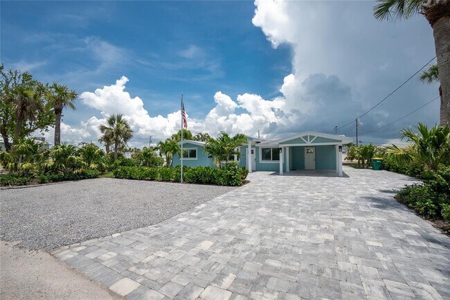 Building Photo - 1265 Holiday Dr