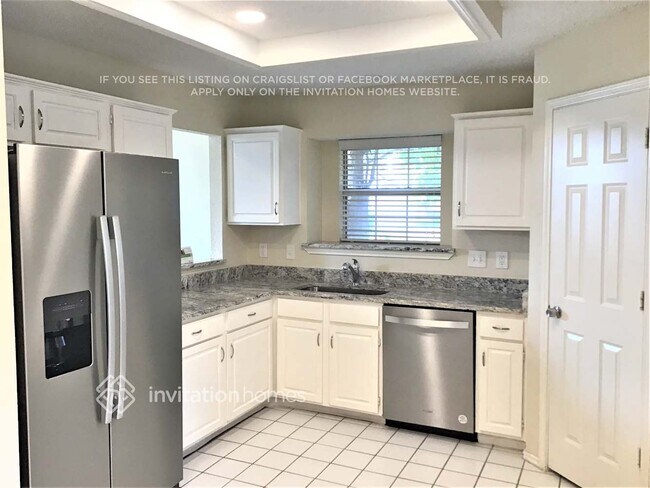 Building Photo - 8013 Yacht Club Dr