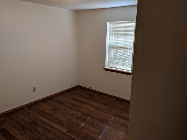 Building Photo - Super Cute Three Bedroom Two Bathroom Home!