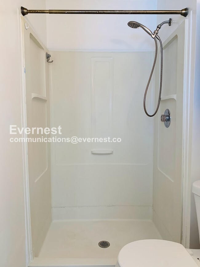 Building Photo - 8627 Reinecke Ct