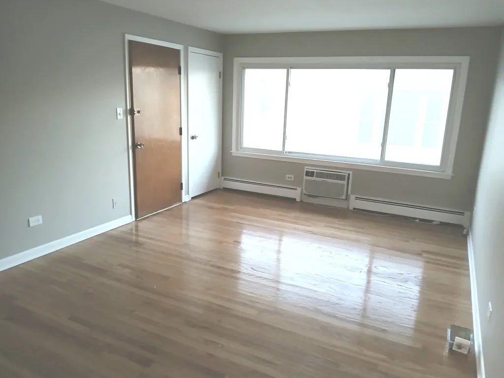Building Photo - 4427 Prairie Ave