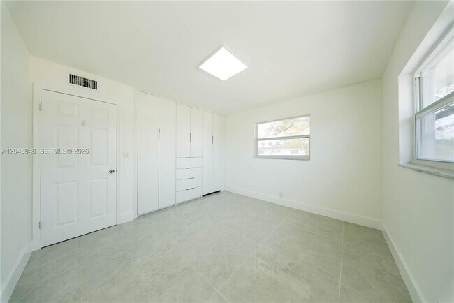 Building Photo - 2458 Polk St
