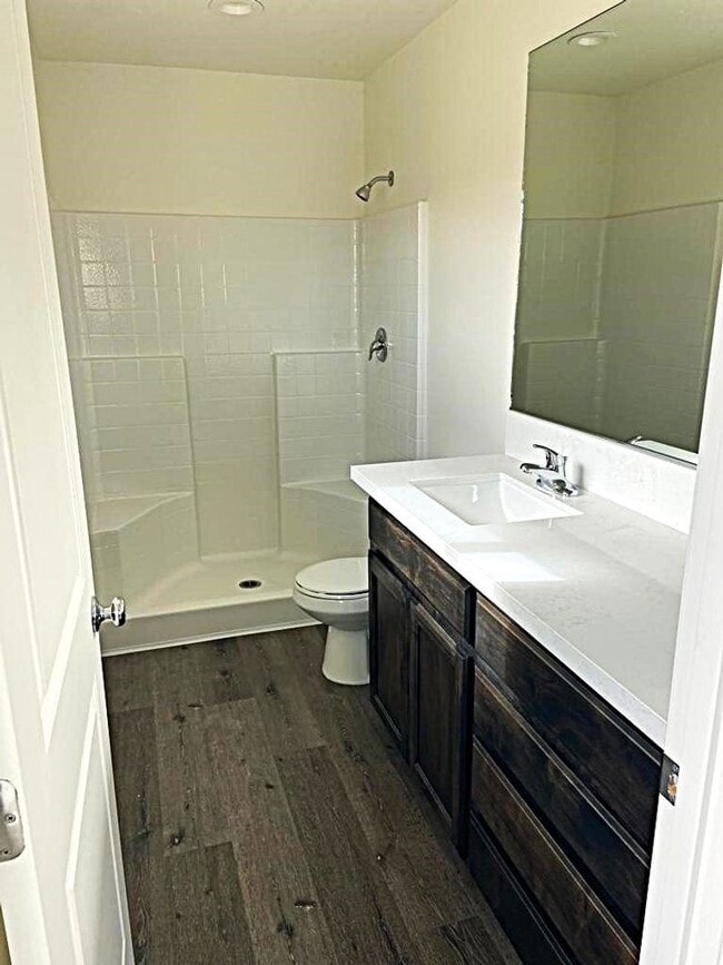 Building Photo - 450 Sherwood Pl