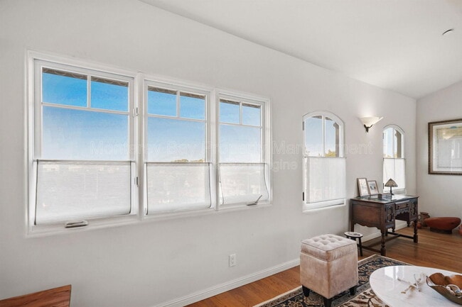 Building Photo - 525 Laurel Ave