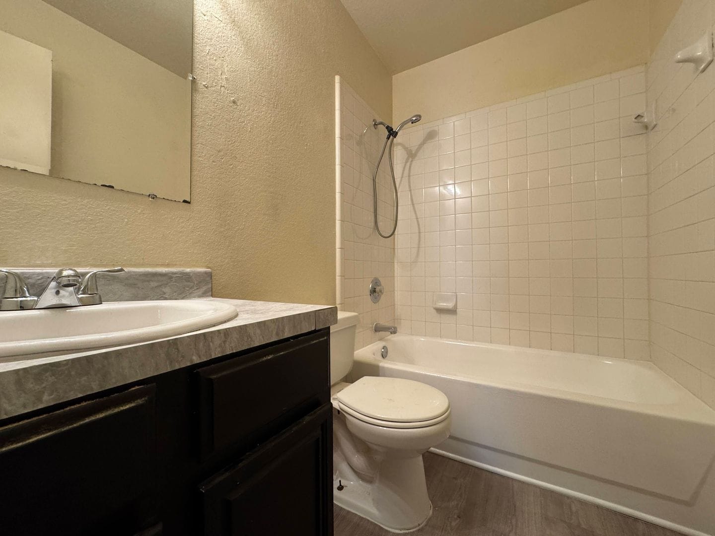 Building Photo - 1709 Cedarhill Dr