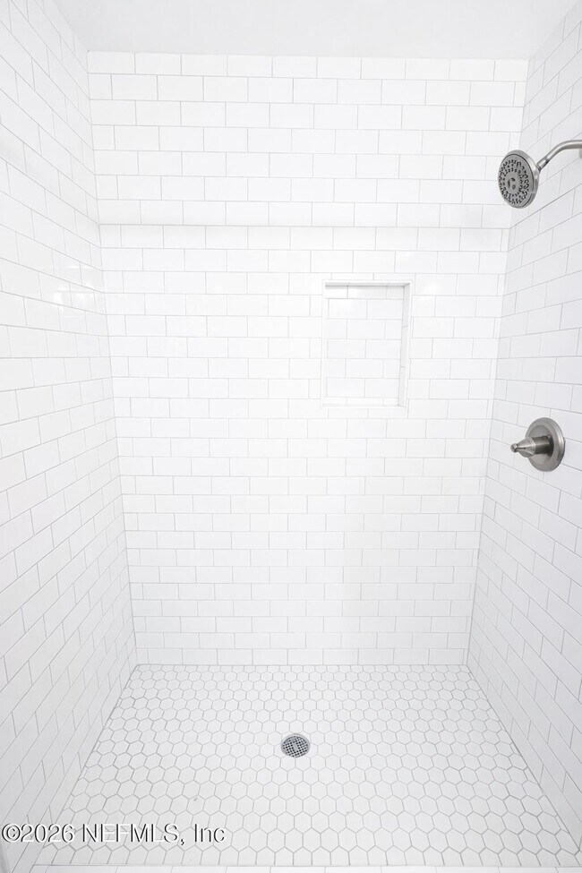 Building Photo - 1357 Kingsley Ave