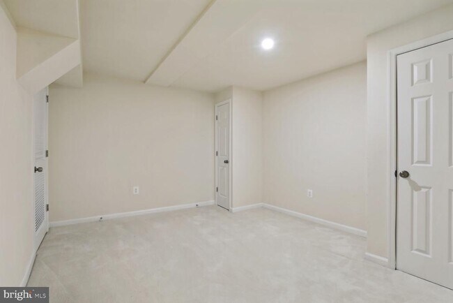 Building Photo - 43840 Laburnum Square