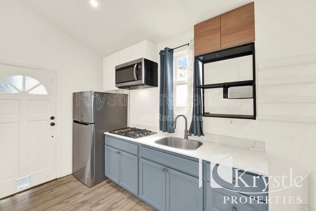 Building Photo - 215 Central Ave