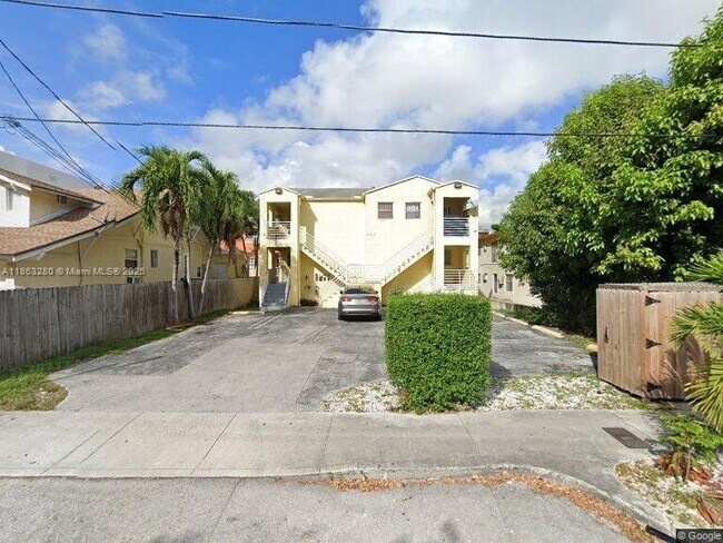Primary Photo - 220 NW 7th Ave