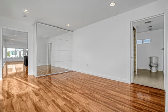 Building Photo - 38 Sunset Ave