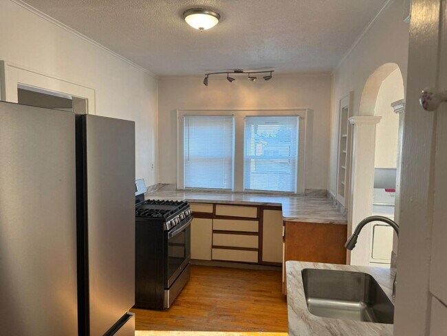 Building Photo - 258 Hickok Ave