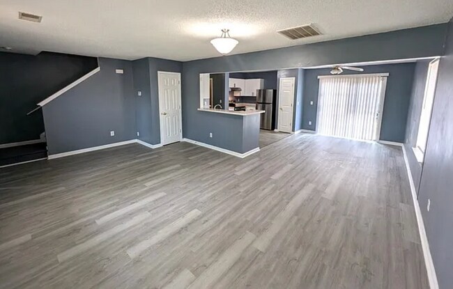 Building Photo - Completely remodeled gem located in the he...