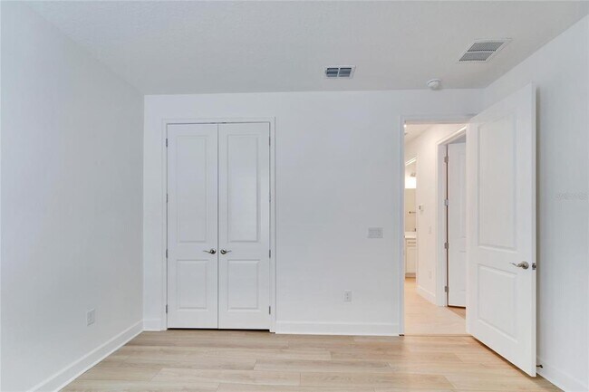 Building Photo - 943 Signet Dr