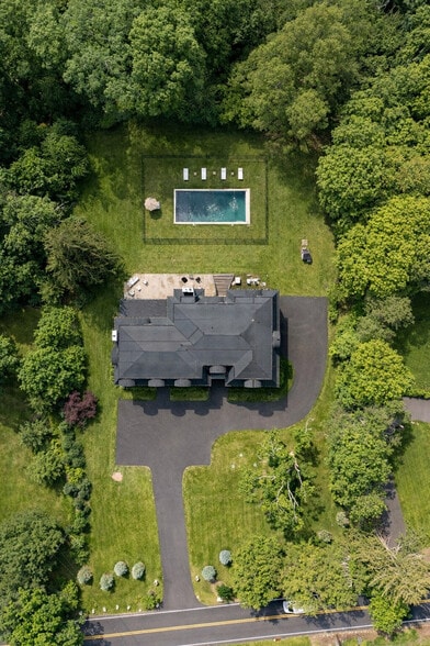 Building Photo - 241 E Saddle River Rd