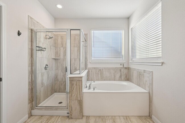 Building Photo - 308 Castlefields St