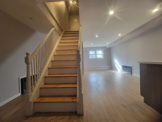 Building Photo - 29 Monaco Pl
