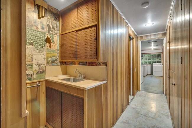 Building Photo - 4 Bed 2.5 Bath available in Kirkland