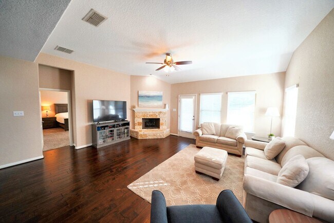 Building Photo - Executive 5-Bedroom Home in Coveted Crossvine Subdivision - Realtor Commission: $750