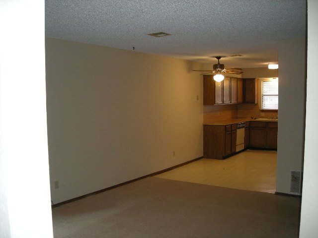 Building Photo - 718 Swan Lake Rd