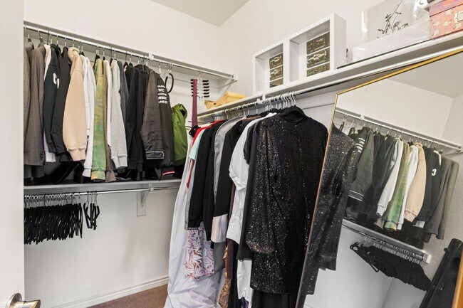 Building Photo - Modern Comfort Meets Mountain Convenience in This Littleton Home!!