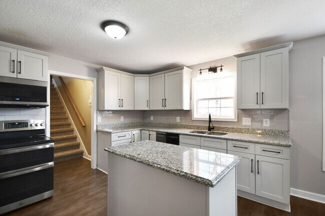 Building Photo - Pet Friendly Three Bedroom with Bonus!