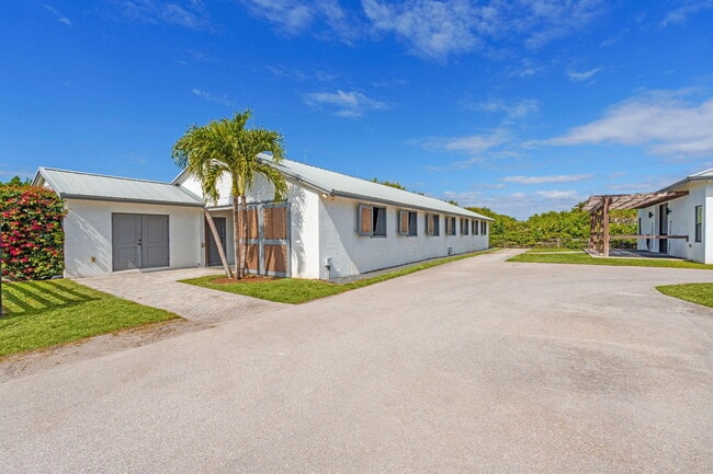 Building Photo - 13155 Southfields Rd