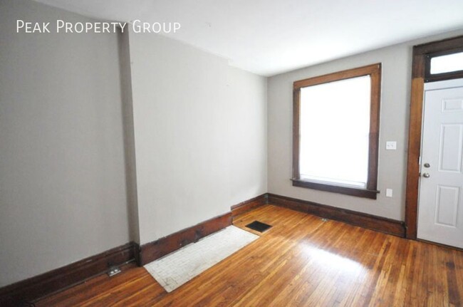 Building Photo - 2162 Indianola Ave