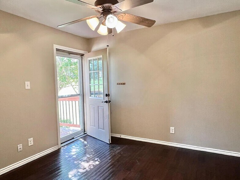 Building Photo - 3703 Mediterranean St