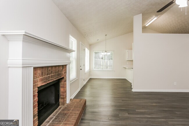 Building Photo - 5985 Green Meadow Way
