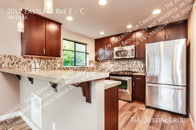 Building Photo - 2042 Eastlake Ave E