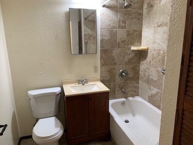 Building Photo - Updated 2BD/1BA Apartment with In-Unit Laundry + 2 Parking Spots - 1/2 Off Second Month's Rent