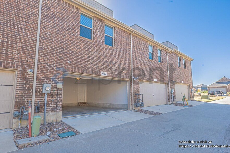 Building Photo - 2020 Saddle Wy