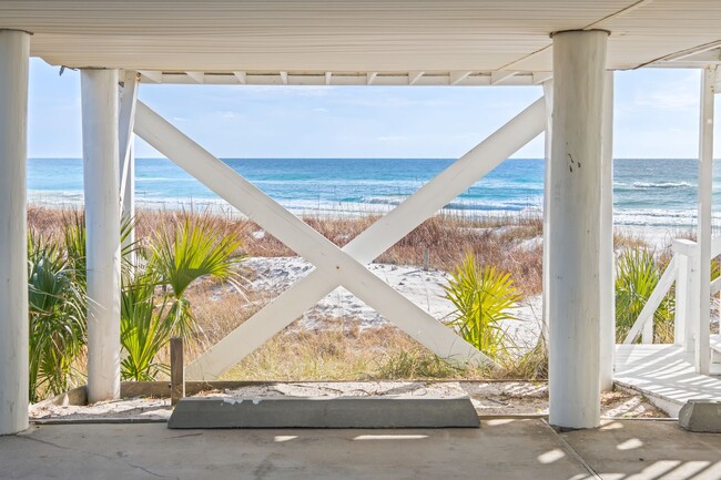 Building Photo - Newly Renovated Beach Front Four Bedroom Home