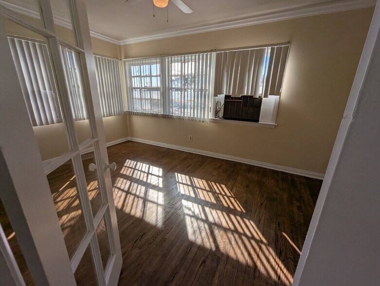 Building Photo - 1011 W 65th St