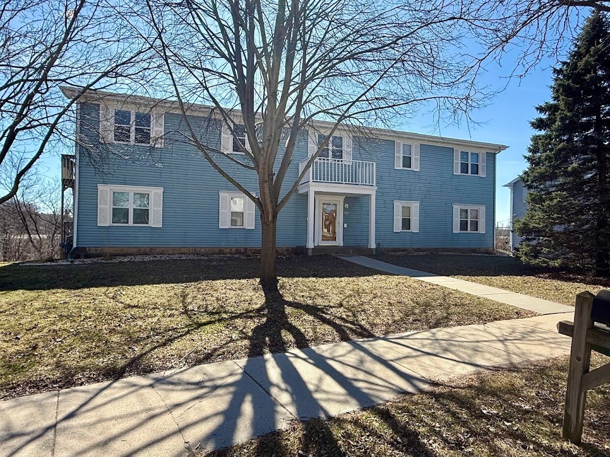 Front - 2042 Cliff Alex Ct S