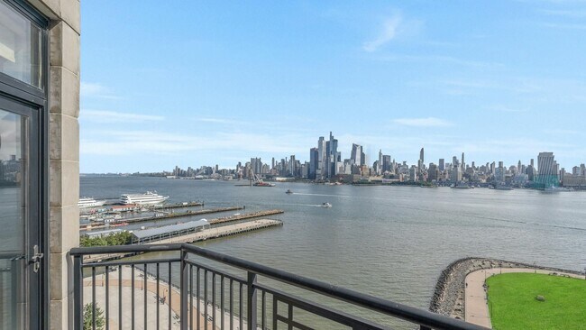 Building Photo - 1025 Maxwell Ln