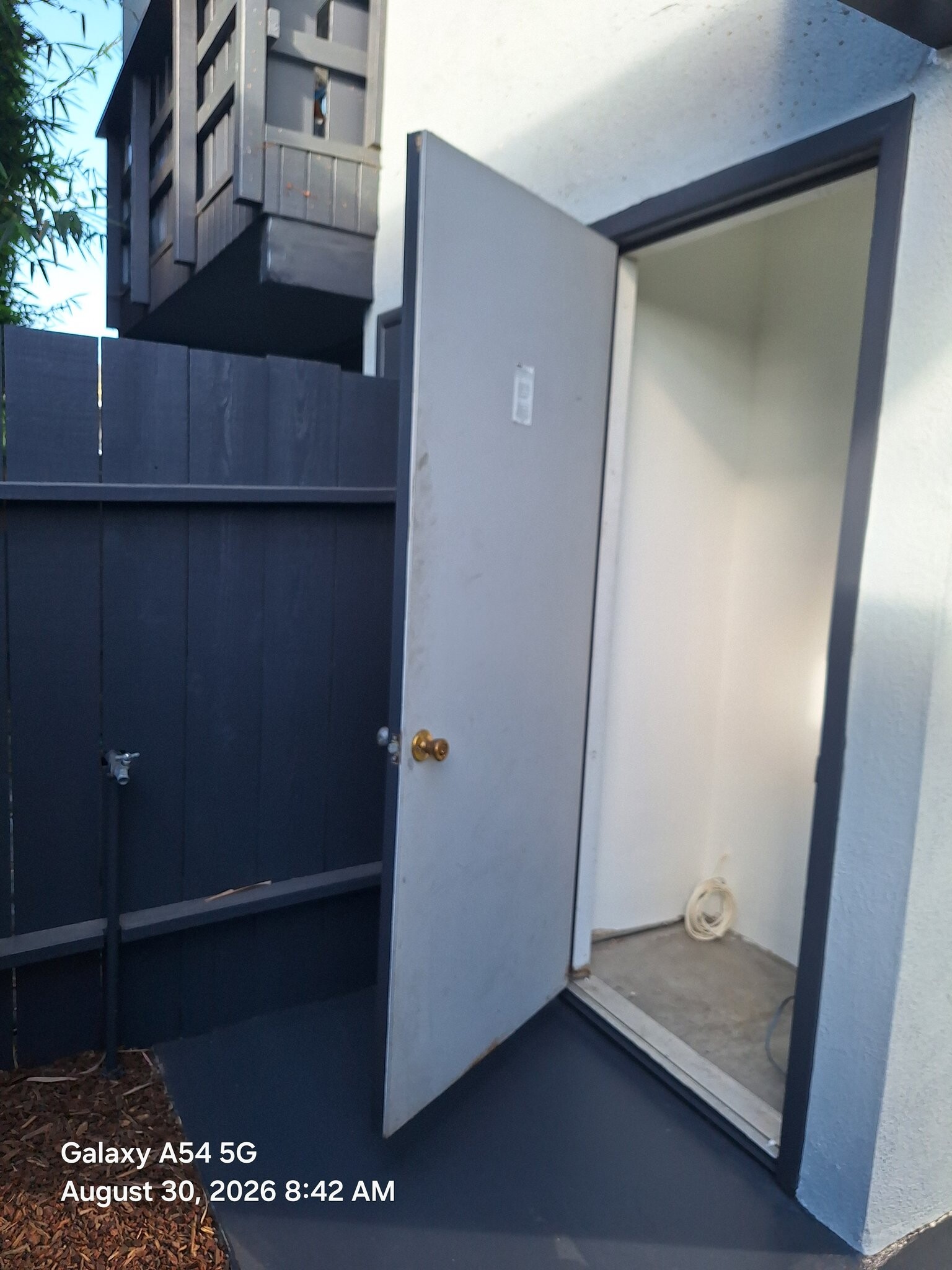Building Photo - 609 De La Vina St
