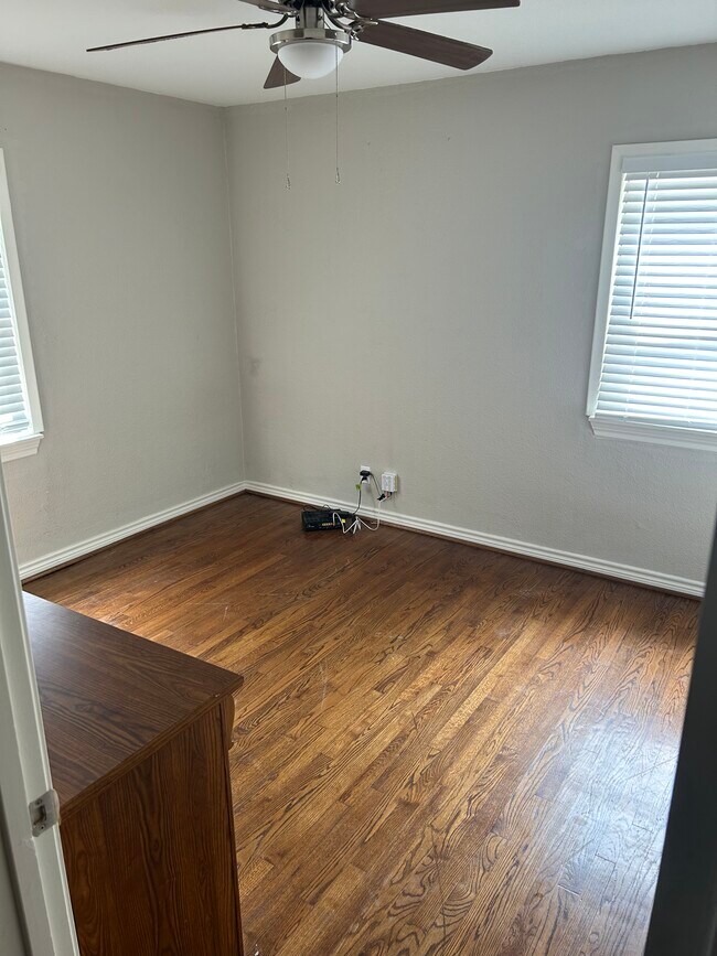 Building Photo - 11623 Lippitt Ave