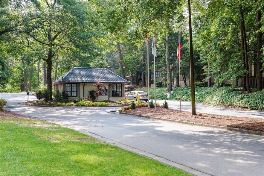 Security Gate with 24/7 Security Guard - 128 Lablanc Way NW