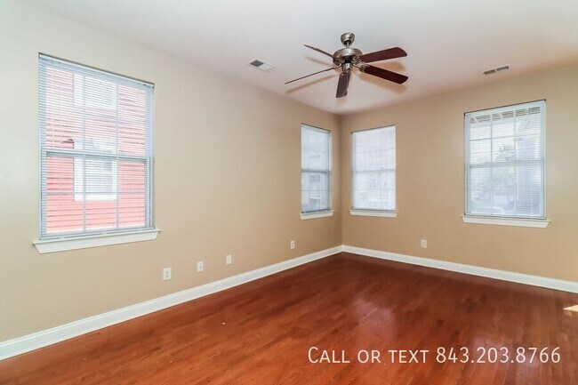 Building Photo - 9034 Parlor Dr